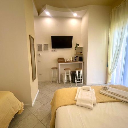 Bed and Breakfast Terrazza Garibaldi à Naples Extérieur photo
