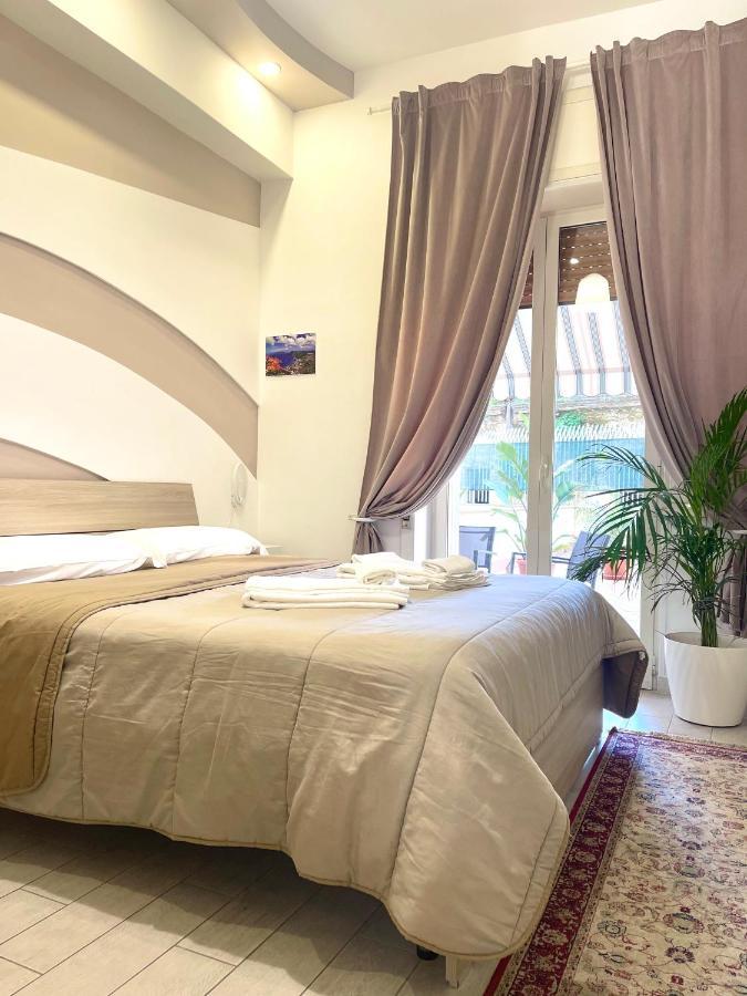 Bed and Breakfast Terrazza Garibaldi à Naples Extérieur photo
