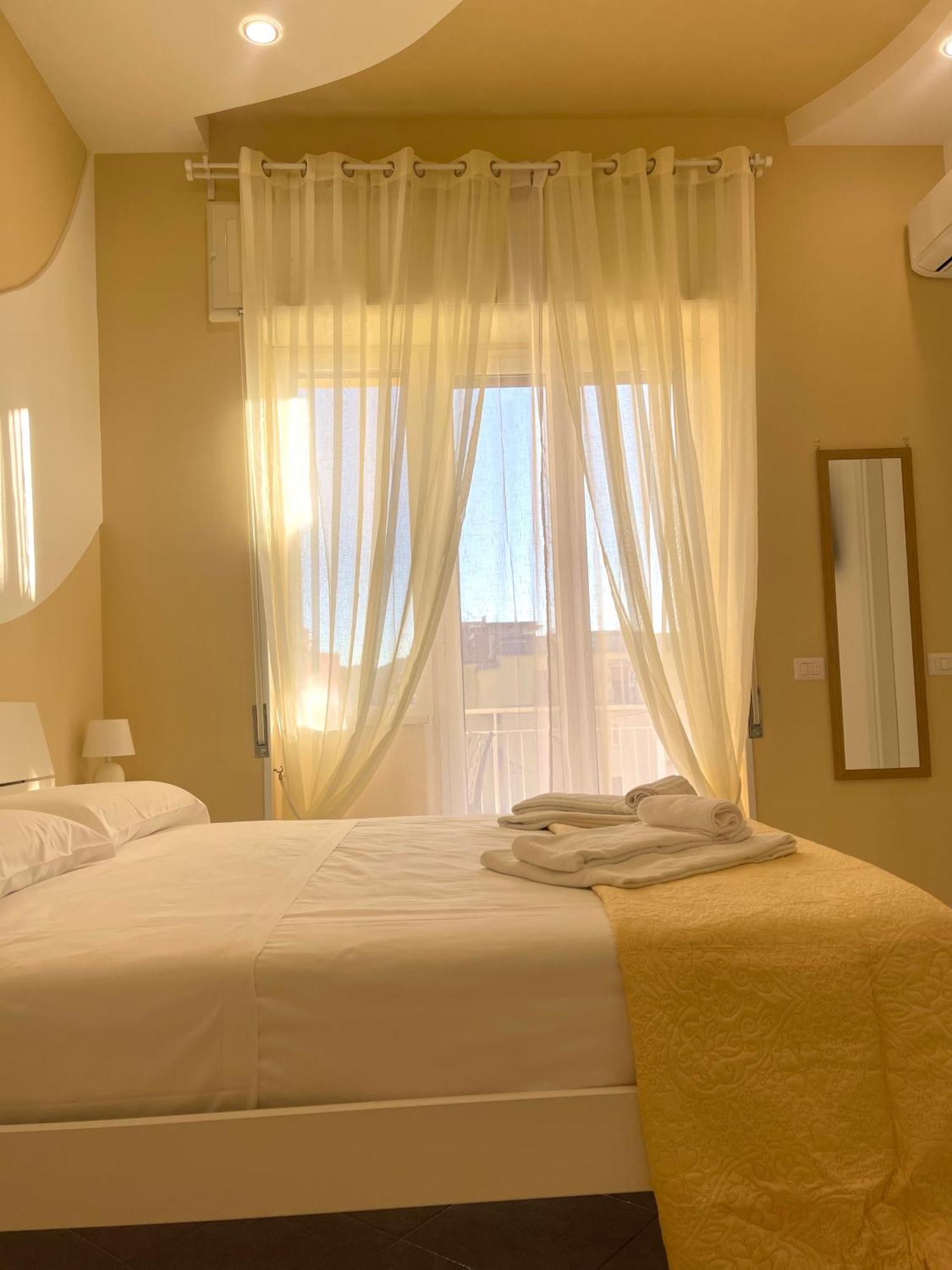 Bed and Breakfast Terrazza Garibaldi à Naples Extérieur photo