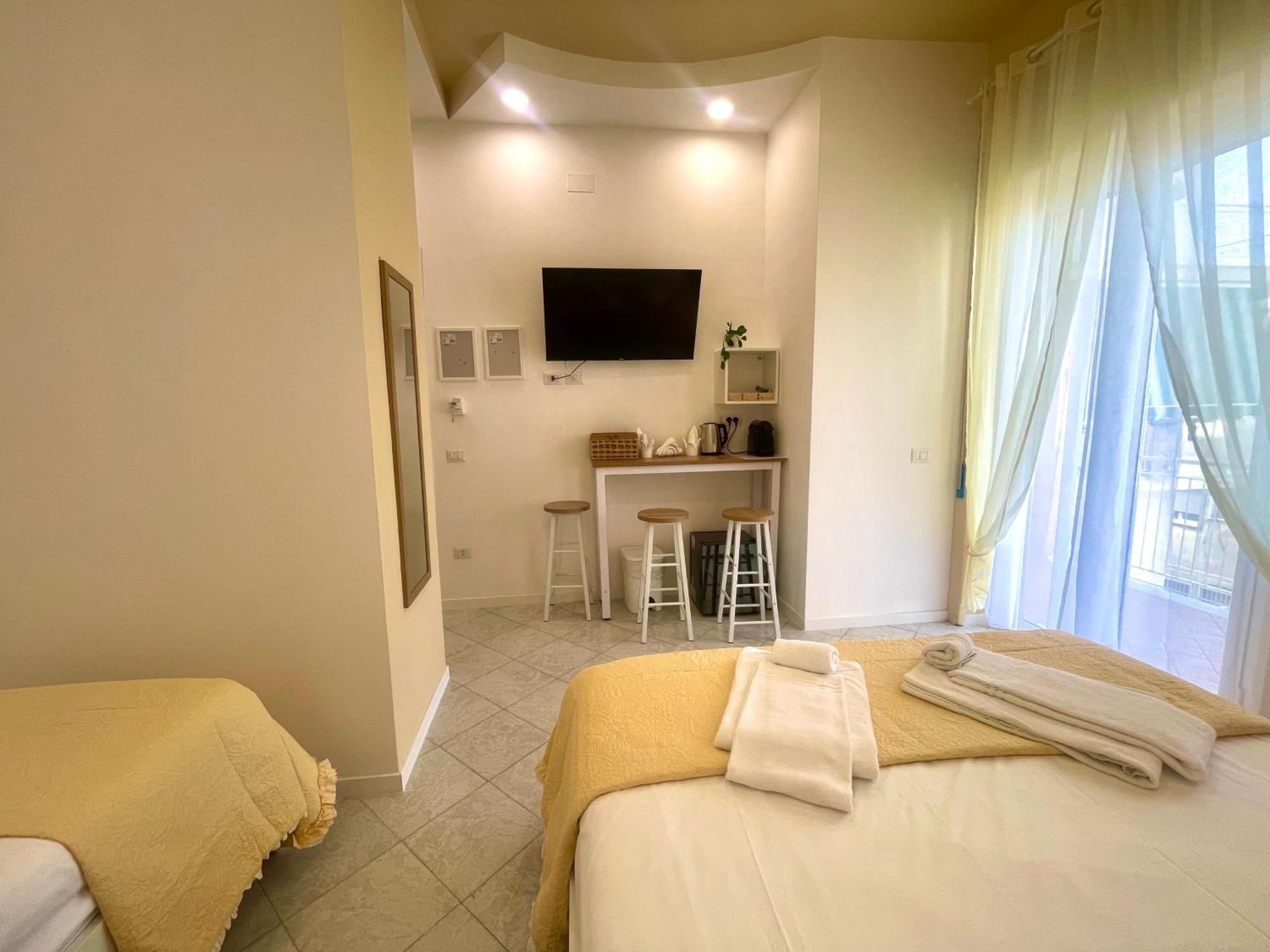 Bed and Breakfast Terrazza Garibaldi à Naples Extérieur photo