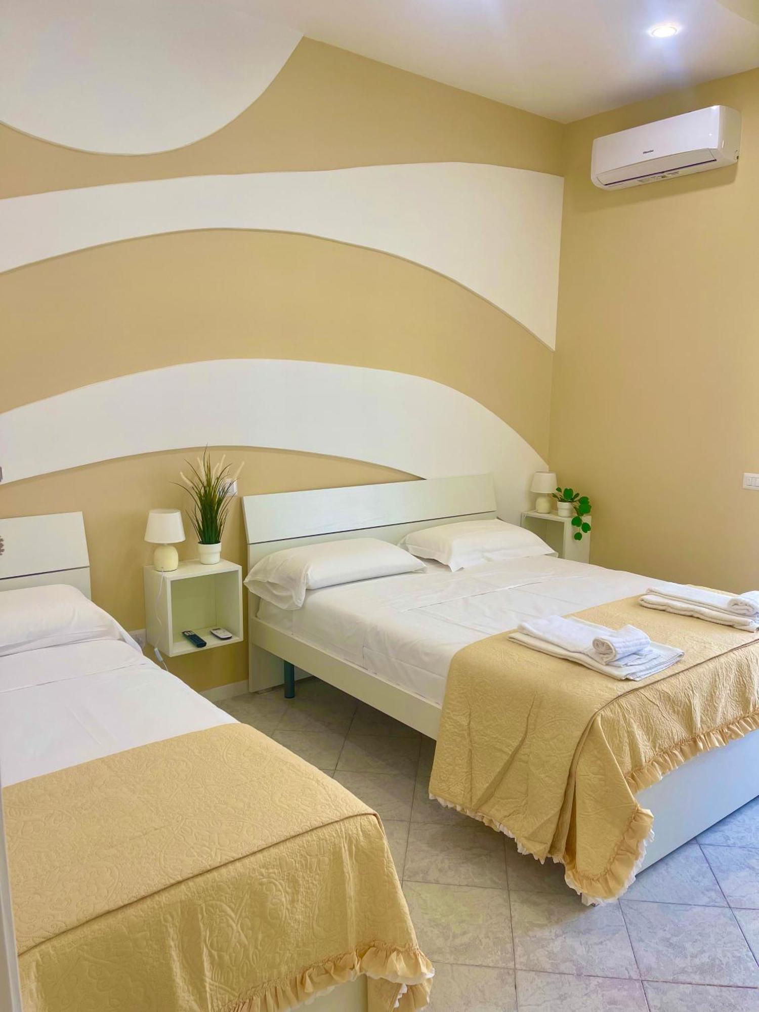 Bed and Breakfast Terrazza Garibaldi à Naples Extérieur photo