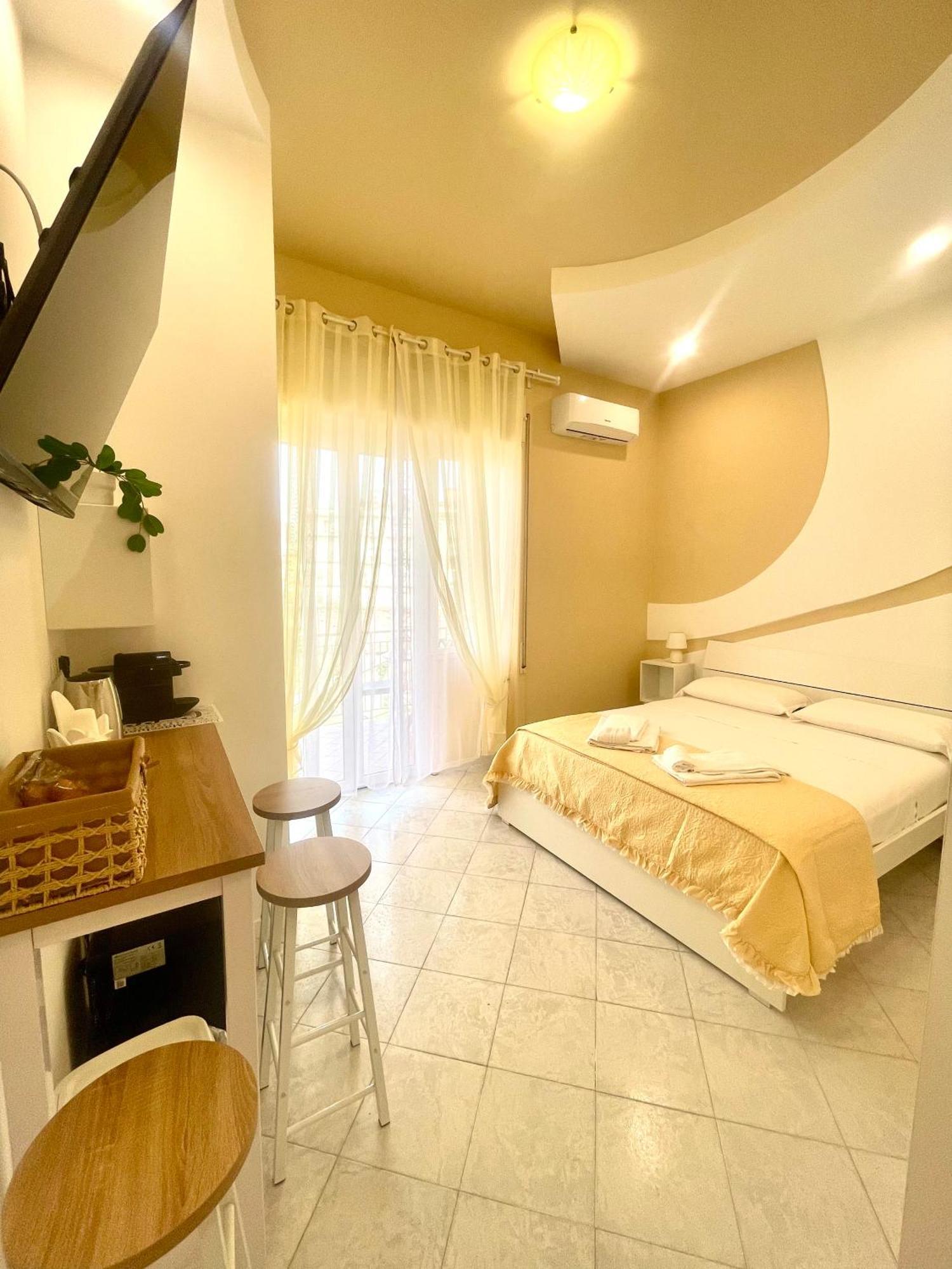 Bed and Breakfast Terrazza Garibaldi à Naples Extérieur photo